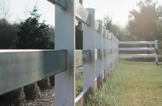 Installation de clôture suivant les normes